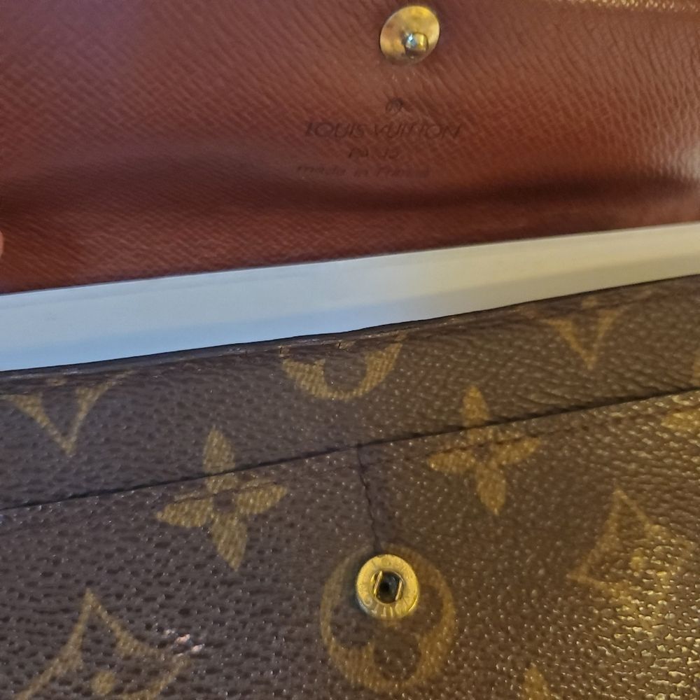 Louis Vuitton Sarah Wallet - Picture 6 of 16